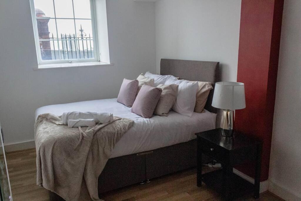 Cozy And Modern 2-Bed Apartment 스완지 외부 사진