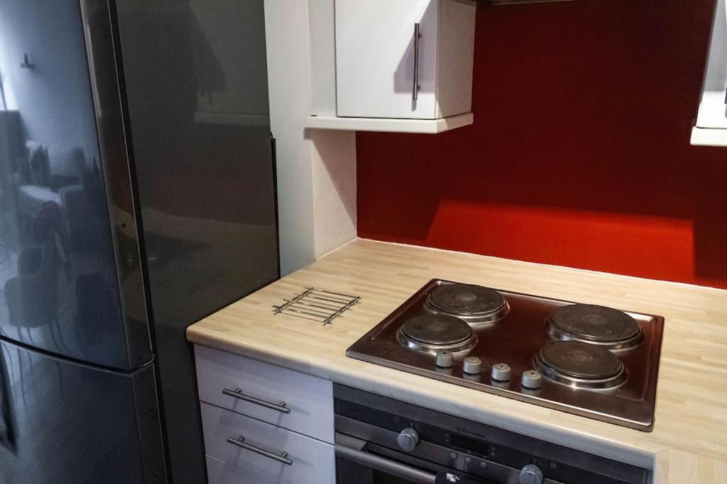 Cozy And Modern 2-Bed Apartment 스완지 외부 사진