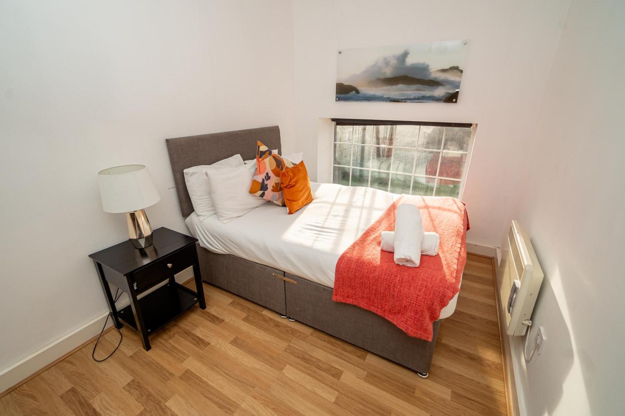 Cozy And Modern 2-Bed Apartment 스완지 외부 사진