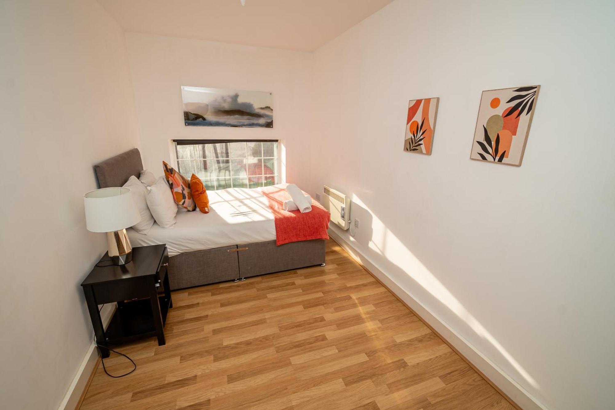Cozy And Modern 2-Bed Apartment 스완지 외부 사진
