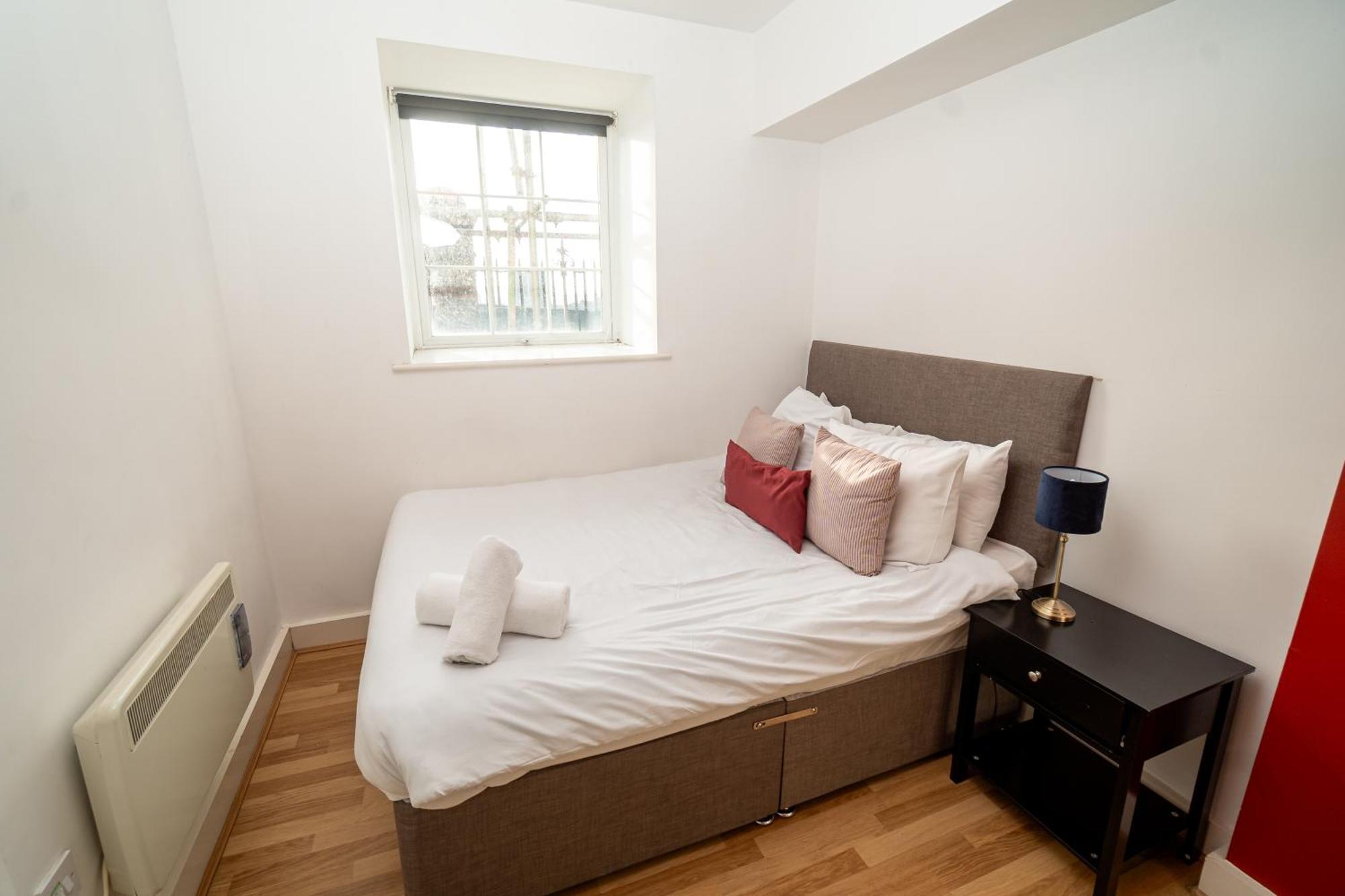 Cozy And Modern 2-Bed Apartment 스완지 외부 사진