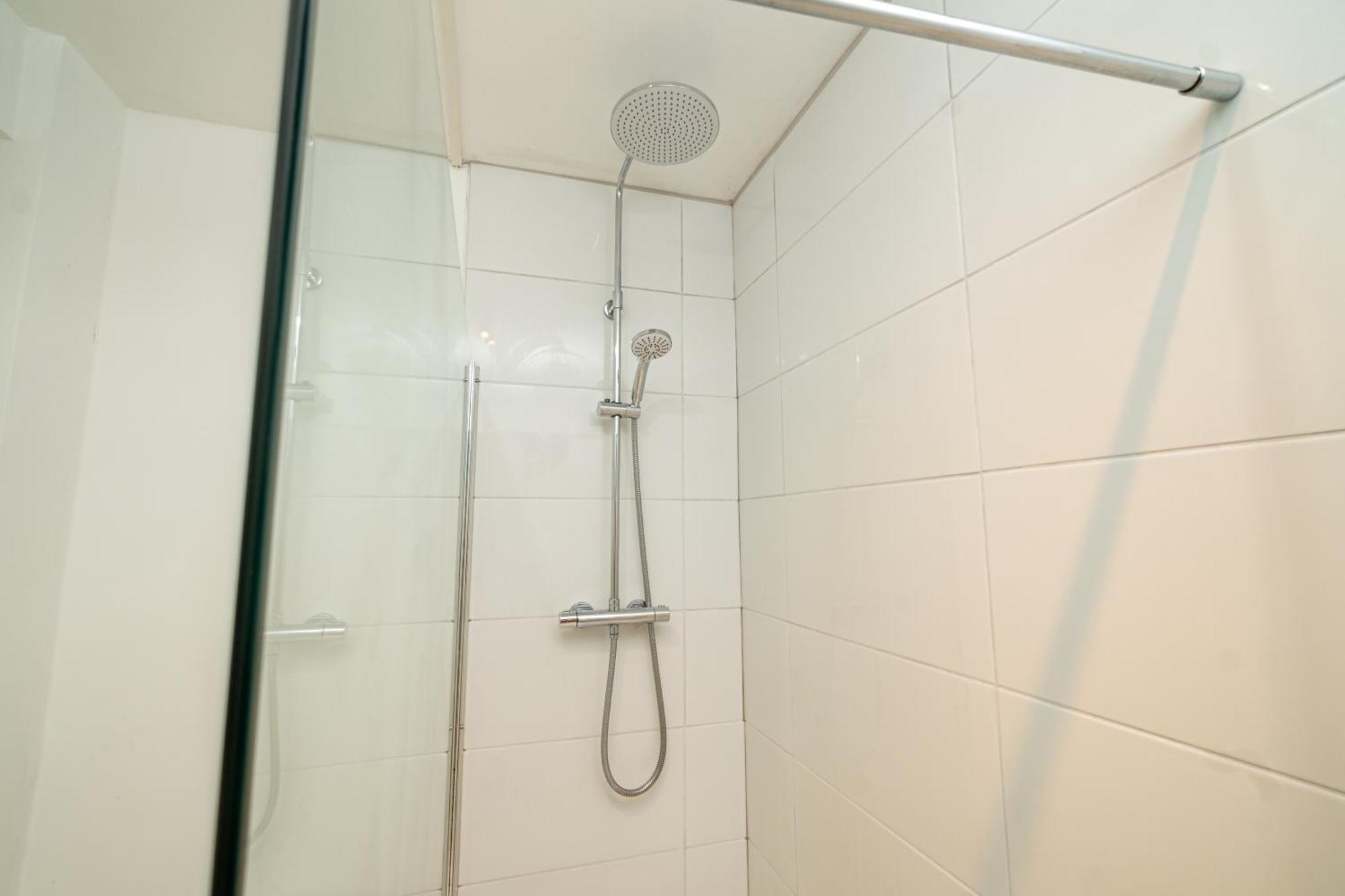 Cozy And Modern 2-Bed Apartment 스완지 외부 사진